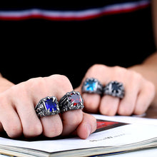 Load image into Gallery viewer, Men&#39;s Vintage Crystal Dragon Claw Ring